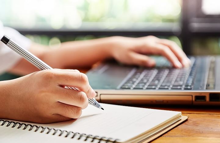 Lire la suite à propos de l’article حصيلة النشاطات البيداغوجية والعلمية بعنوان السنة الجامعية (2023-2024)